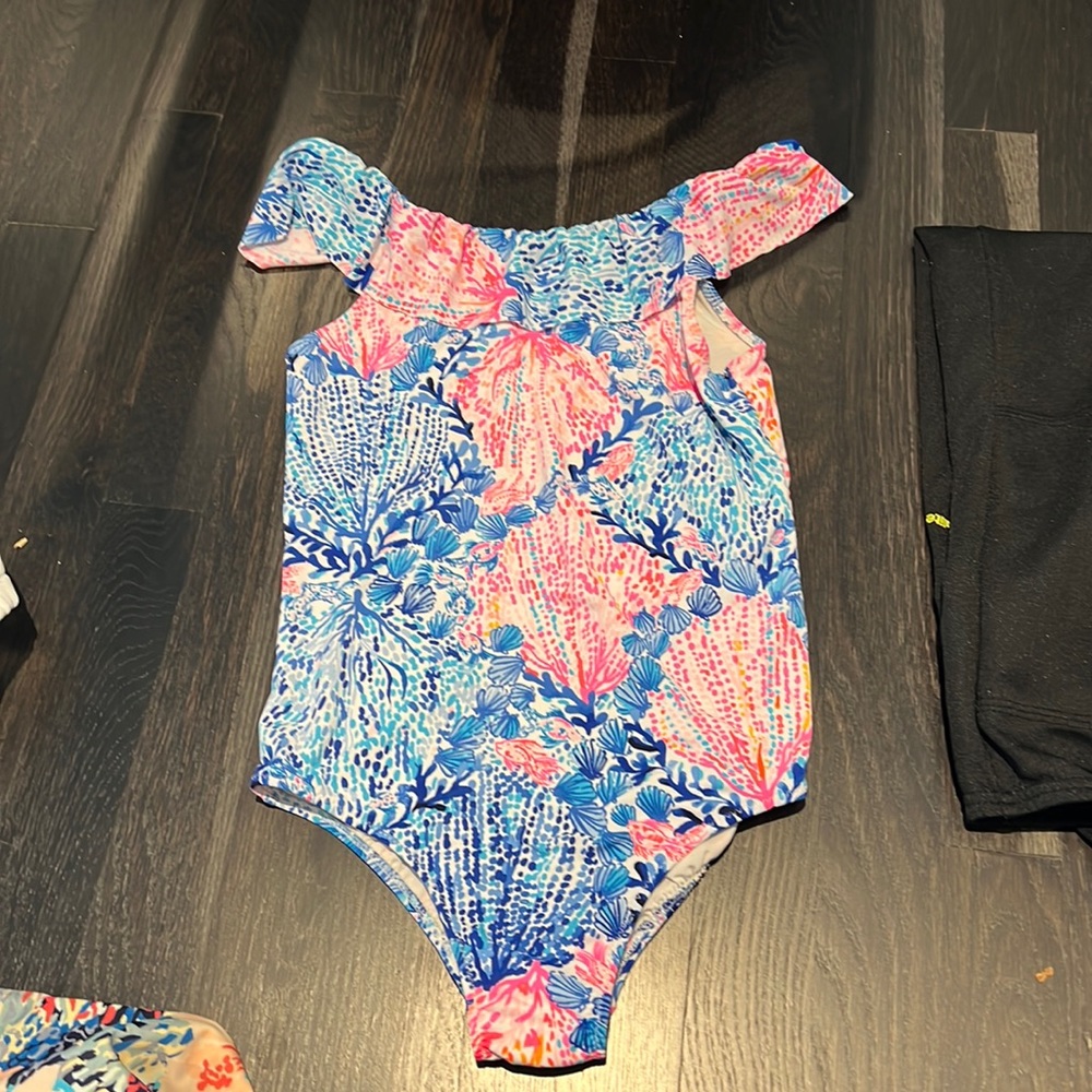 Girls size 8 Lilly Pulitzer one piece bathing suit perfect  condition